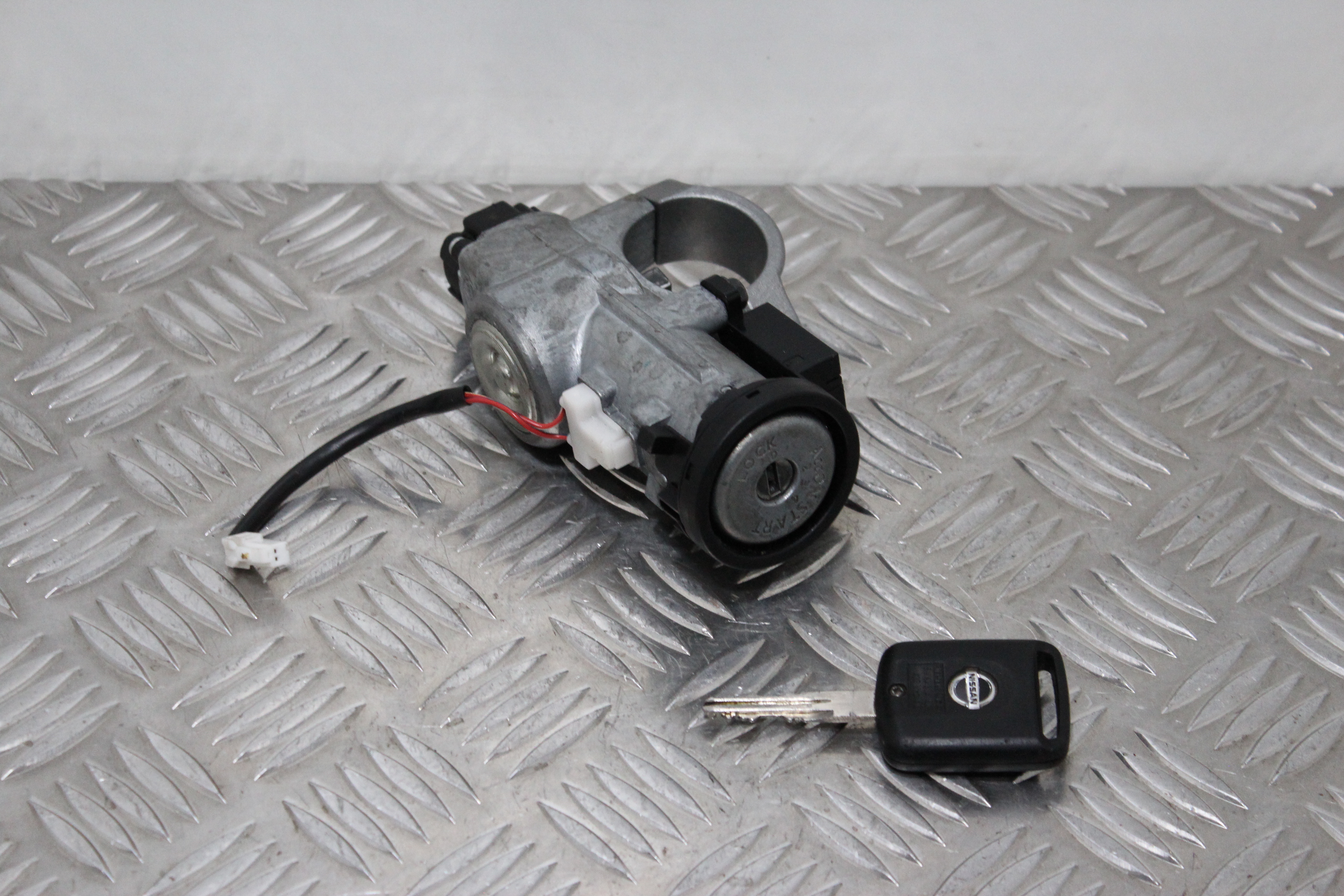 Nissan Qashqai Ignition Switch with Key removed from similar vehicle
